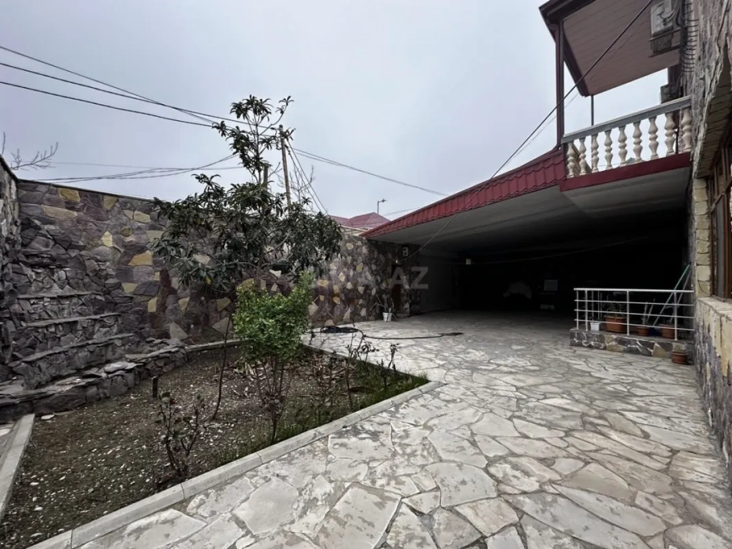 Satılır 7 otaqlı həyət evi 290 m²