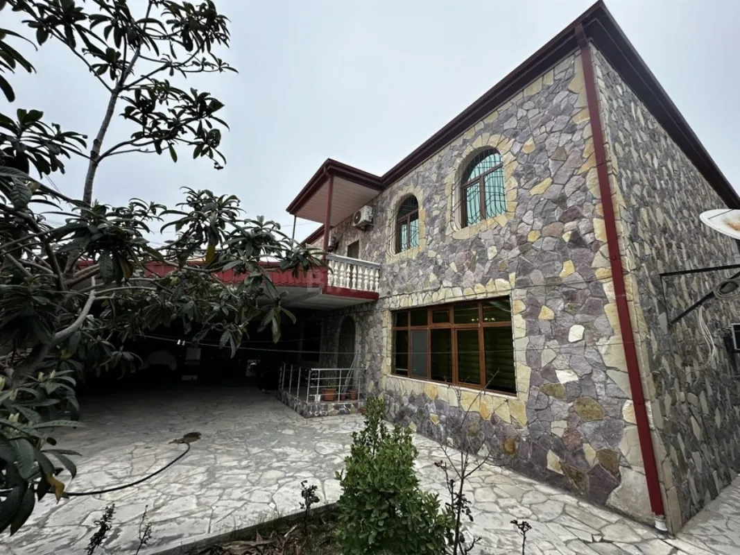 Satılır 7 otaqlı həyət evi 290 m²