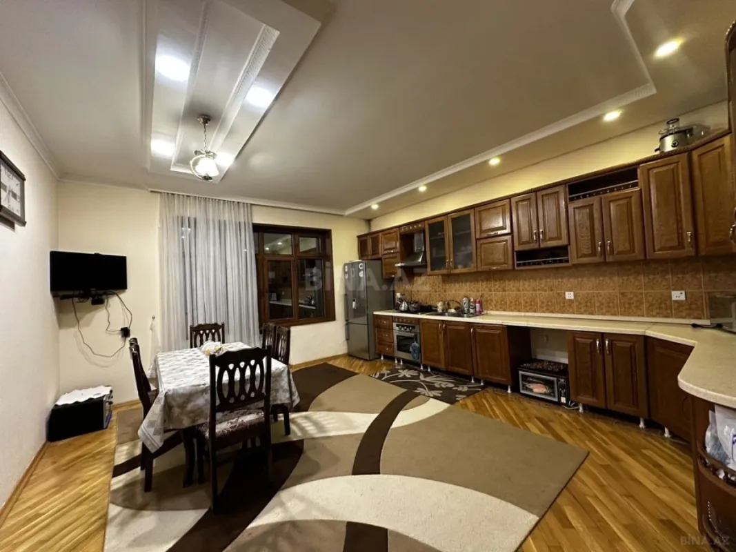 Satılır 7 otaqlı həyət evi 290 m²