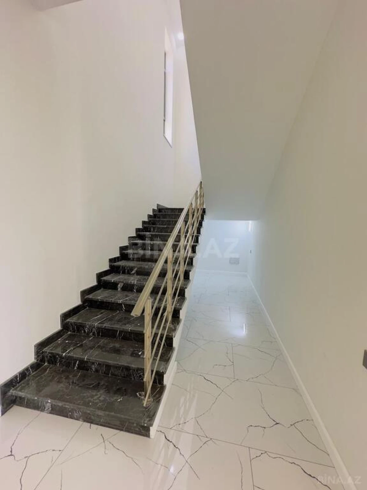 Satılır 5 otaqlı həyət evi 320 m²