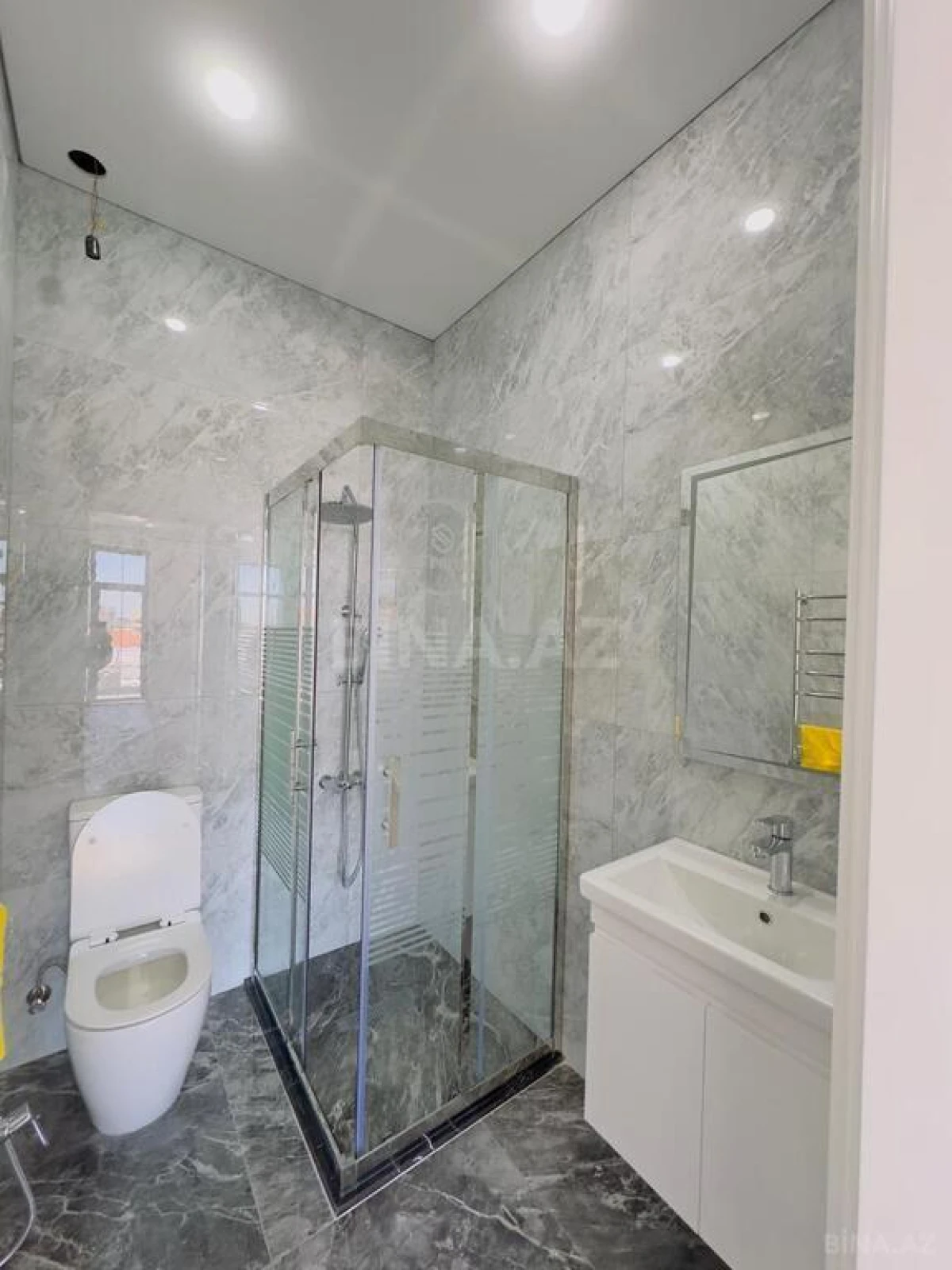 Satılır 5 otaqlı həyət evi 320 m²