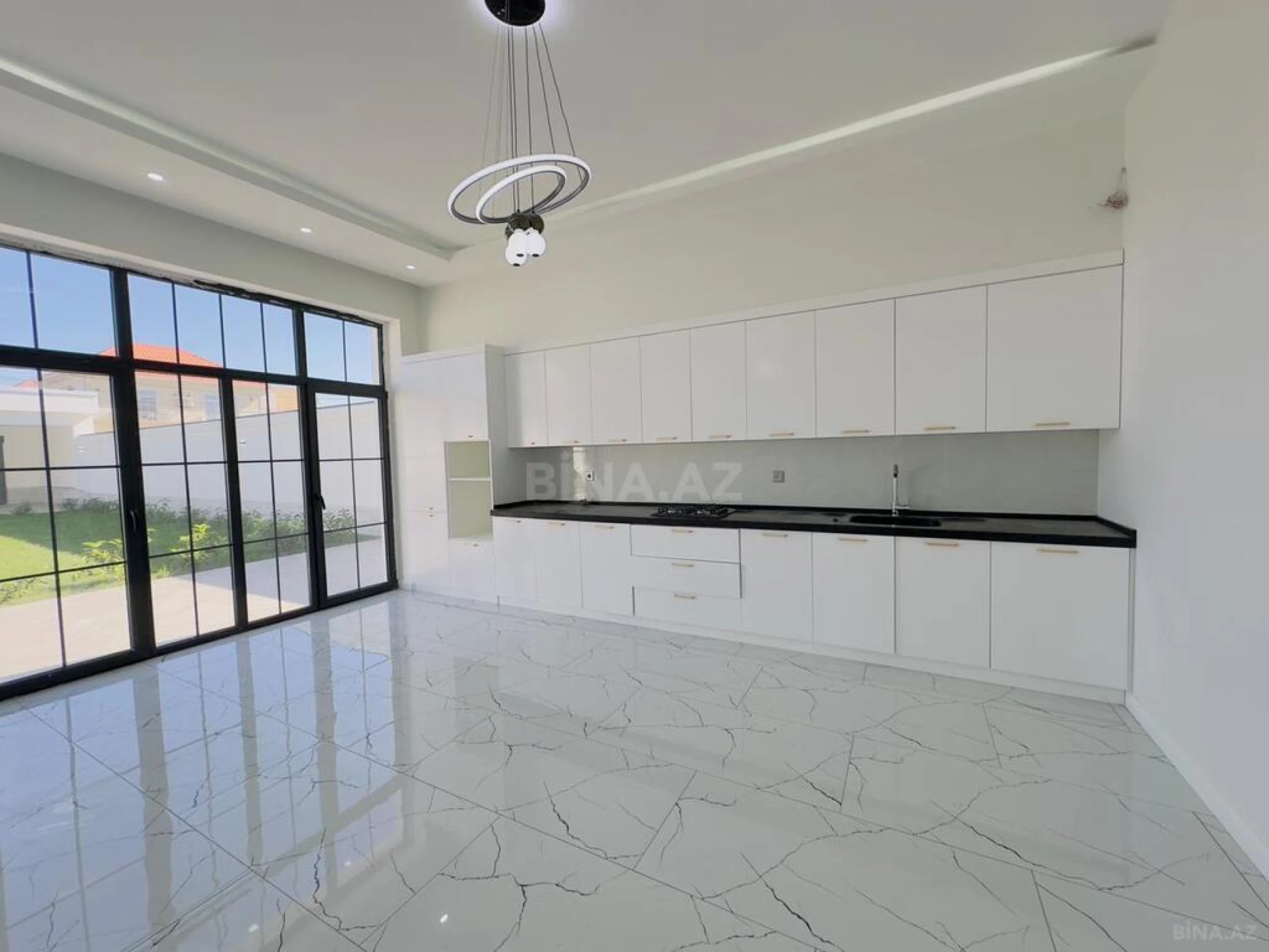 Satılır 5 otaqlı həyət evi 320 m²