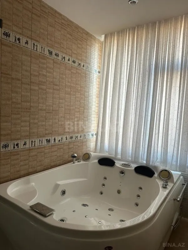 Satılır 4 otaqlı mənzil 200 m²