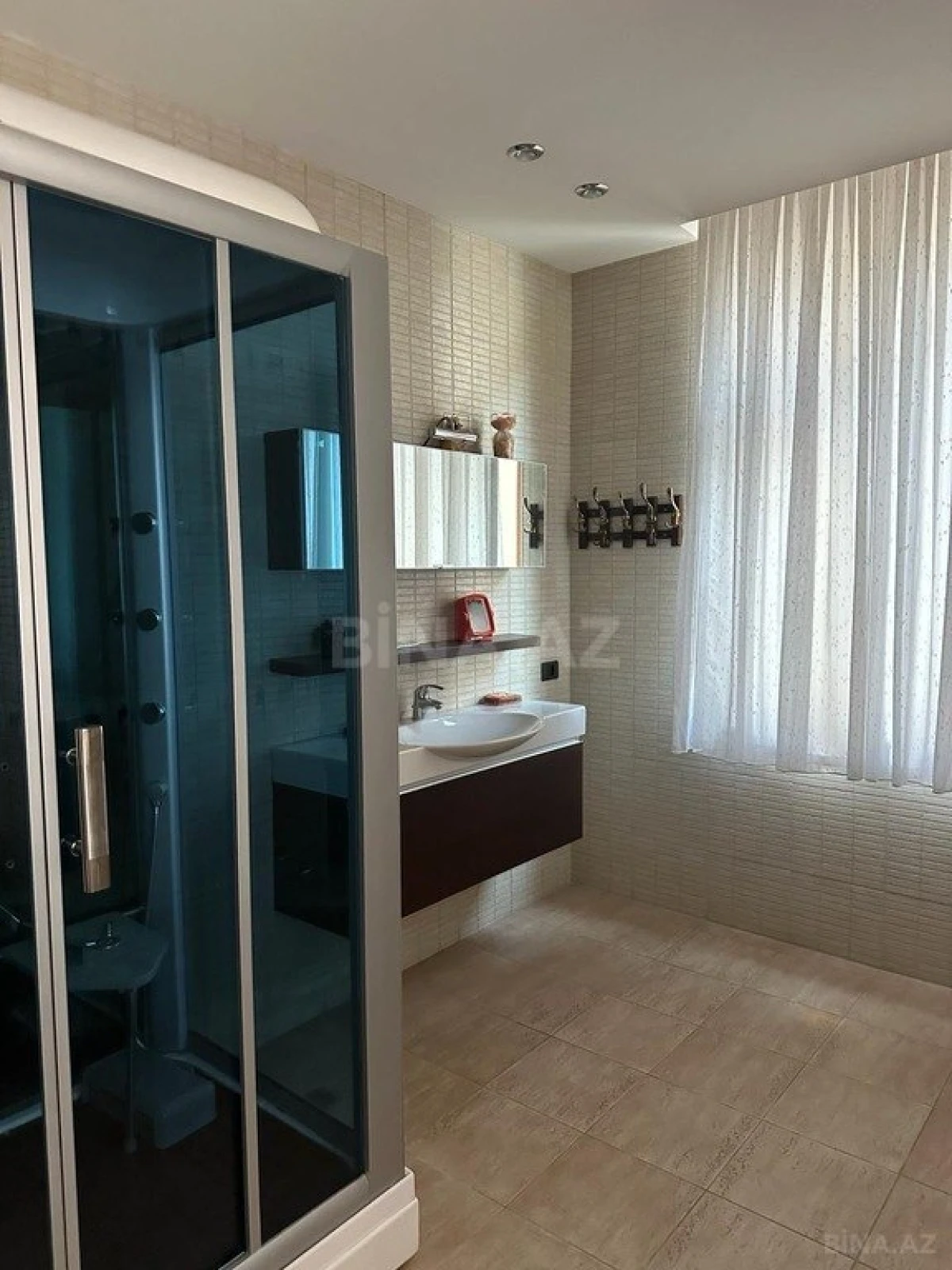 Satılır 4 otaqlı mənzil 200 m²