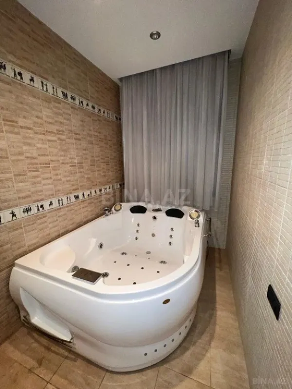 Satılır 4 otaqlı mənzil 200 m²