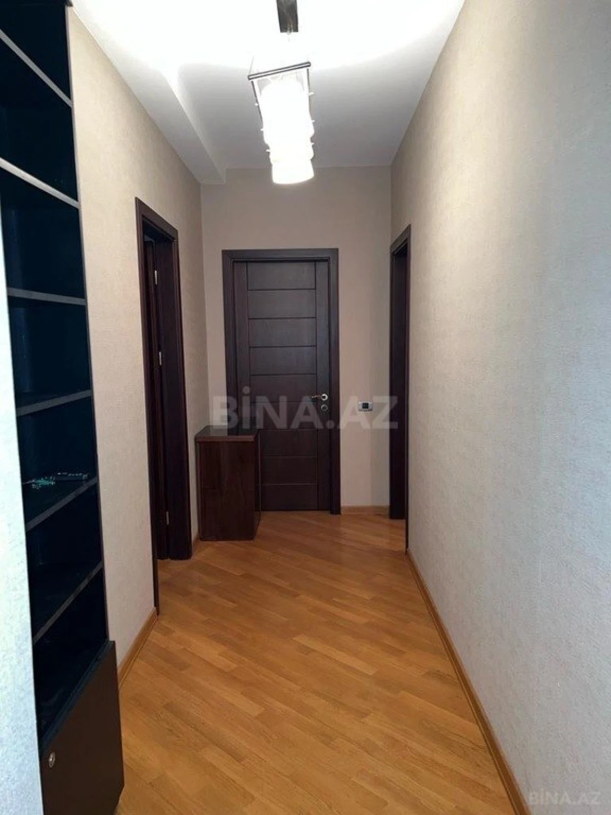 Satılır 4 otaqlı mənzil 200 m²