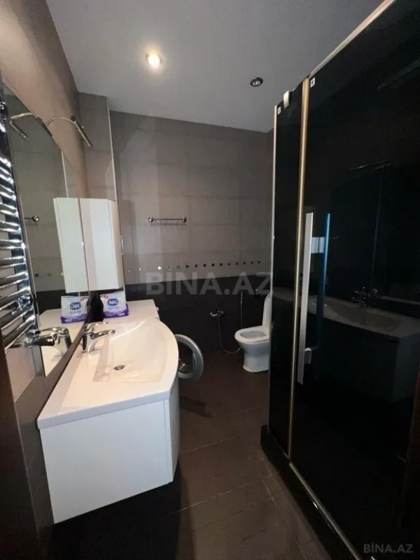 Satılır 4 otaqlı mənzil 200 m²