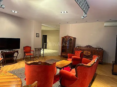Satılır 4 otaqlı mənzil 200 m²