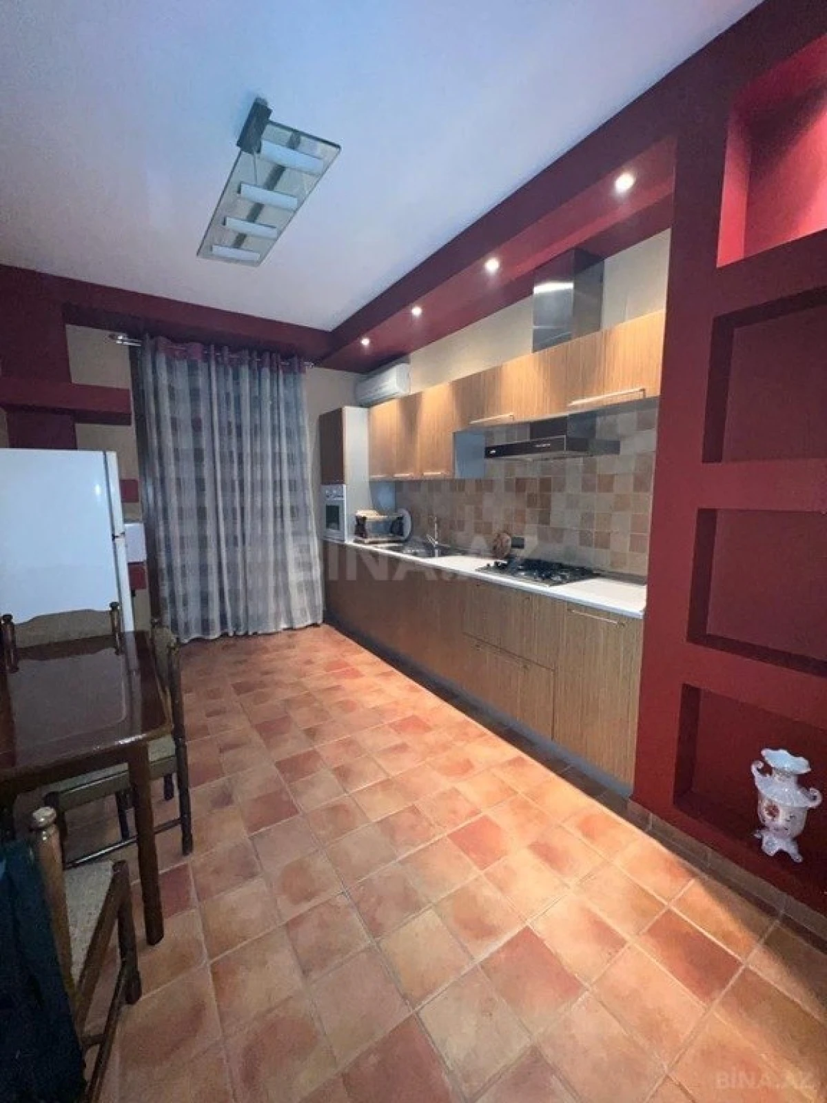 Satılır 4 otaqlı mənzil 200 m²