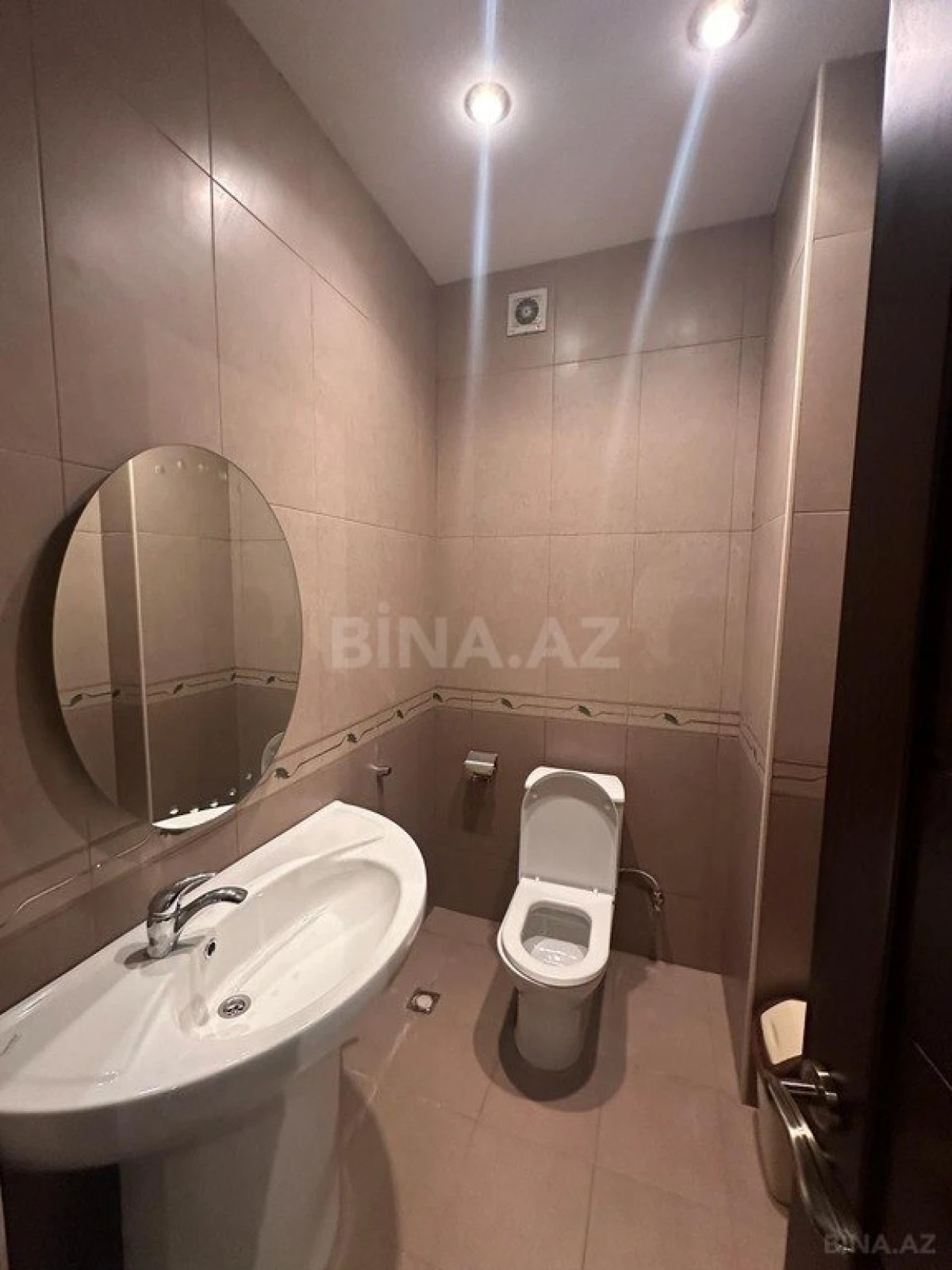 Satılır 4 otaqlı mənzil 200 m²