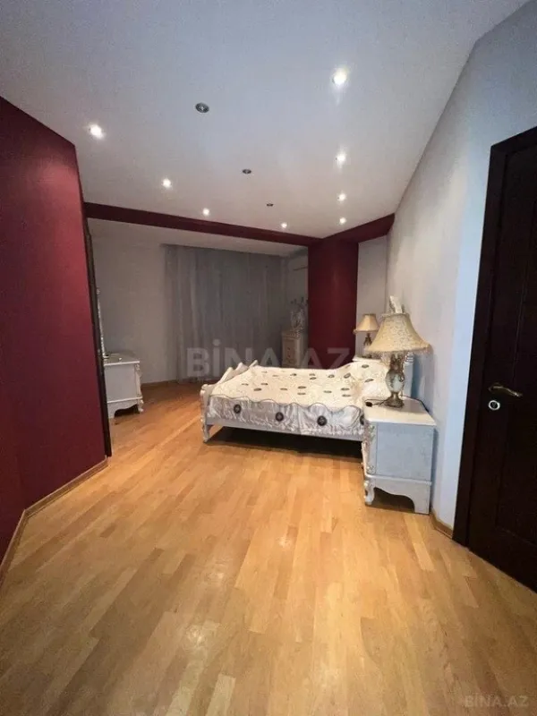 Satılır 4 otaqlı mənzil 200 m²