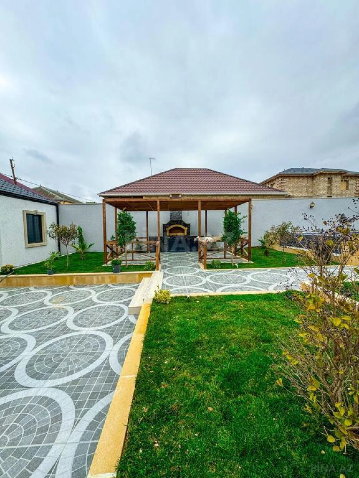 Satılır 4 otaqlı həyət evi 210 m²