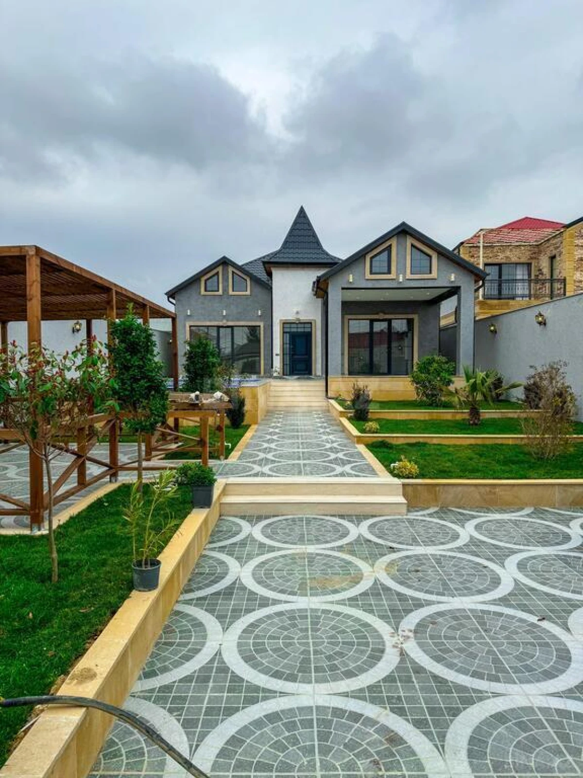 Satılır 4 otaqlı həyət evi 210 m²