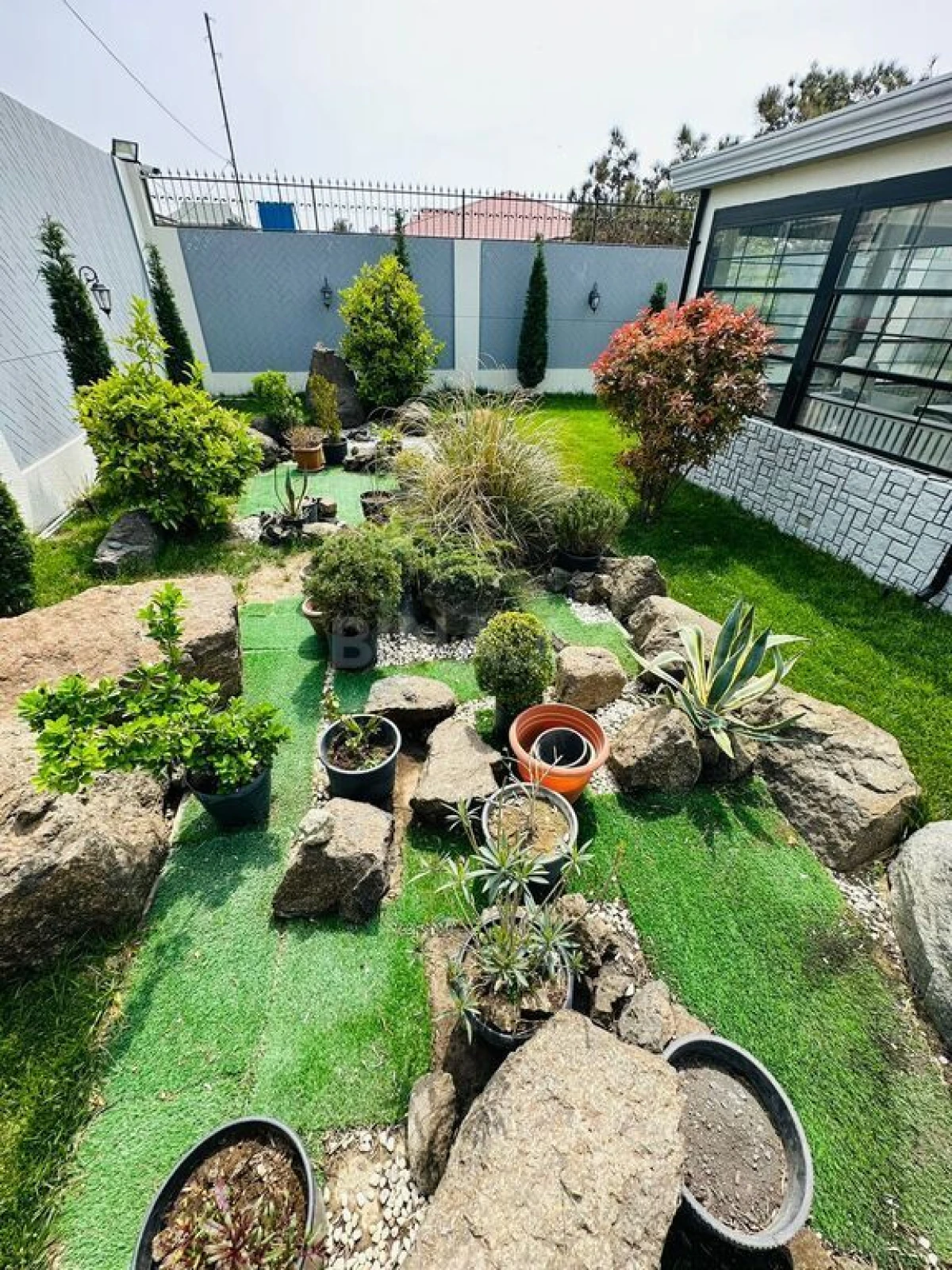 Kirayə verilir 6 otaqlı həyət evi 500 m²
