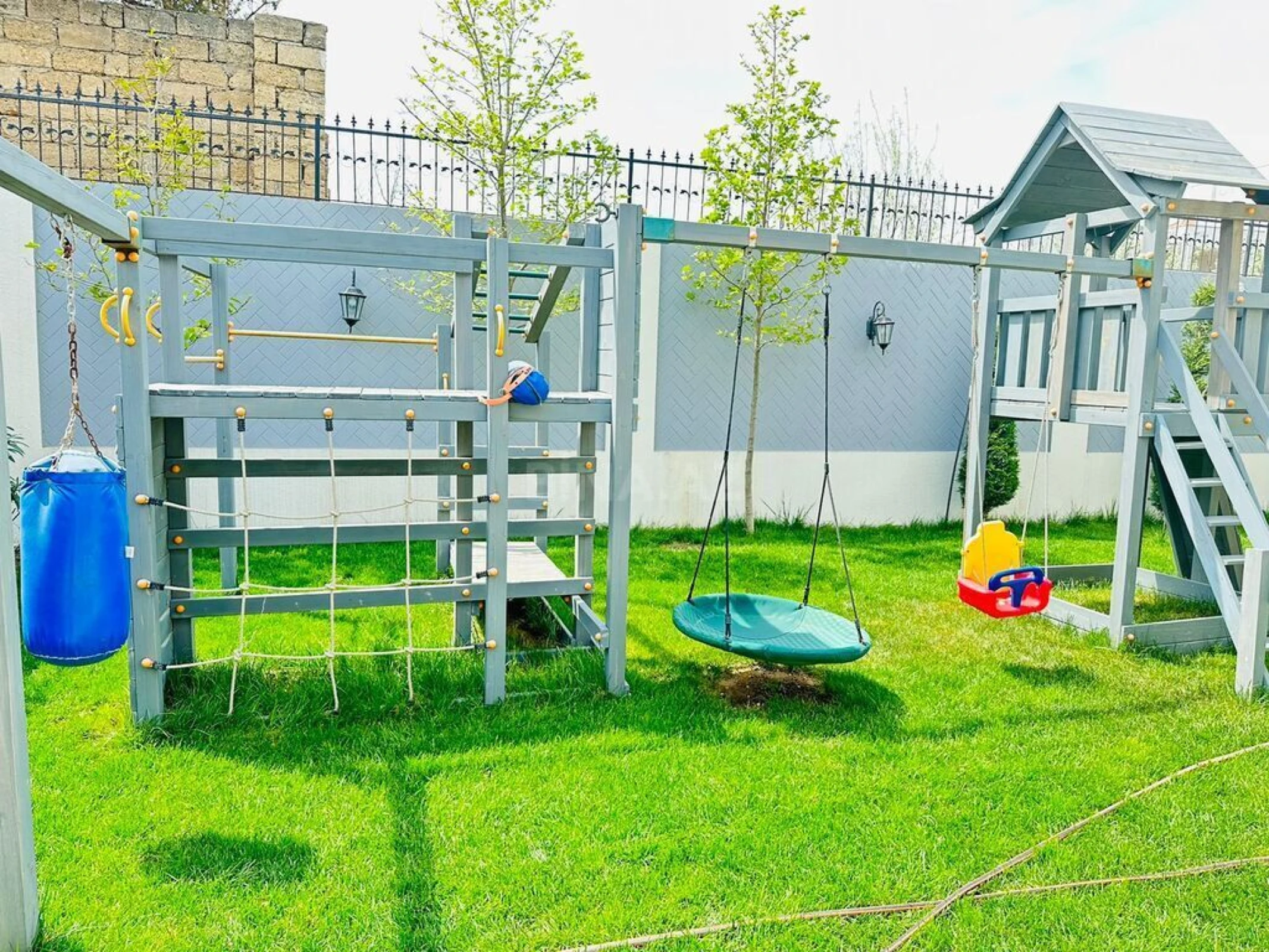 Kirayə verilir 6 otaqlı həyət evi 500 m²