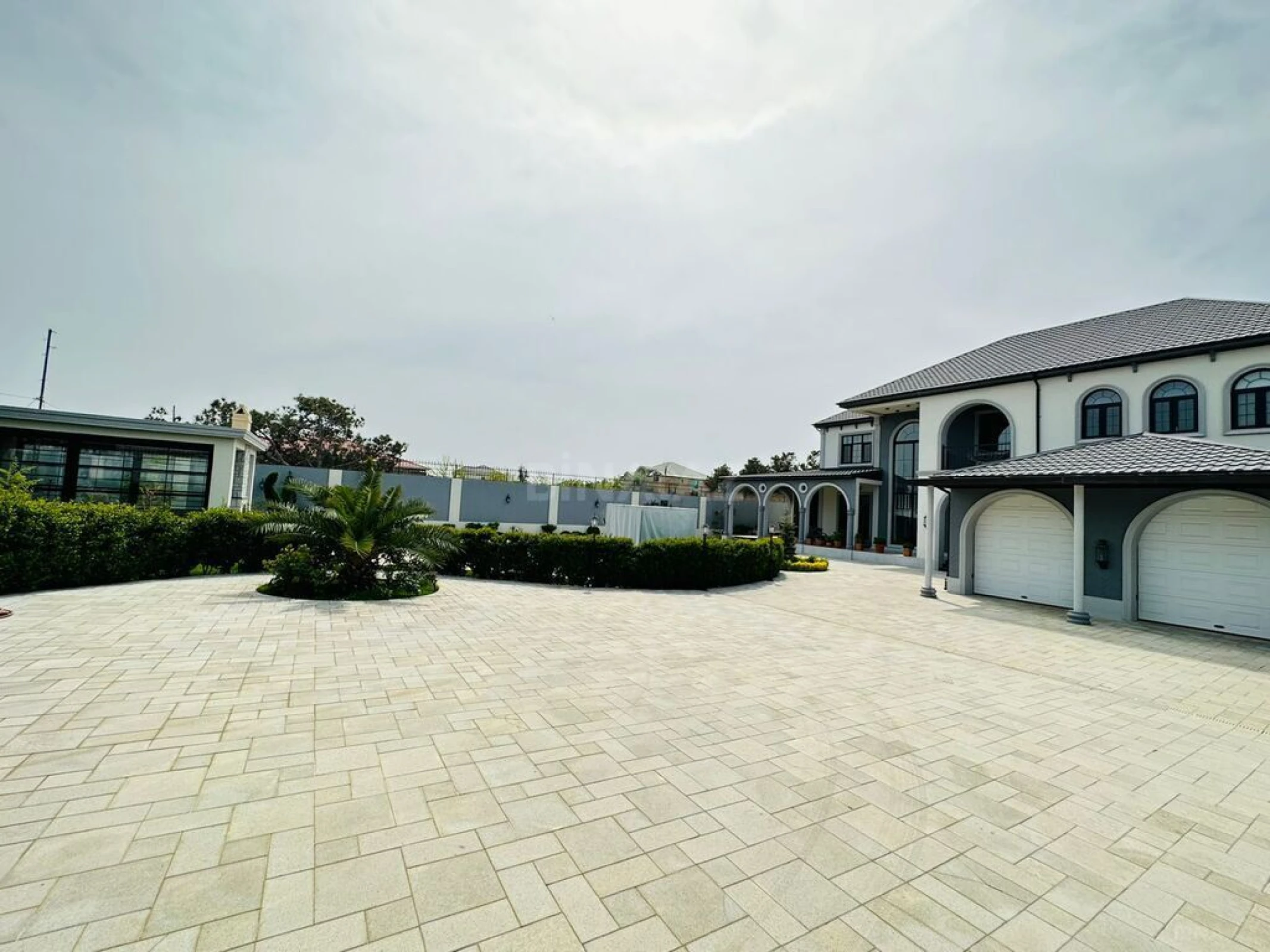 Kirayə verilir 6 otaqlı həyət evi 500 m²