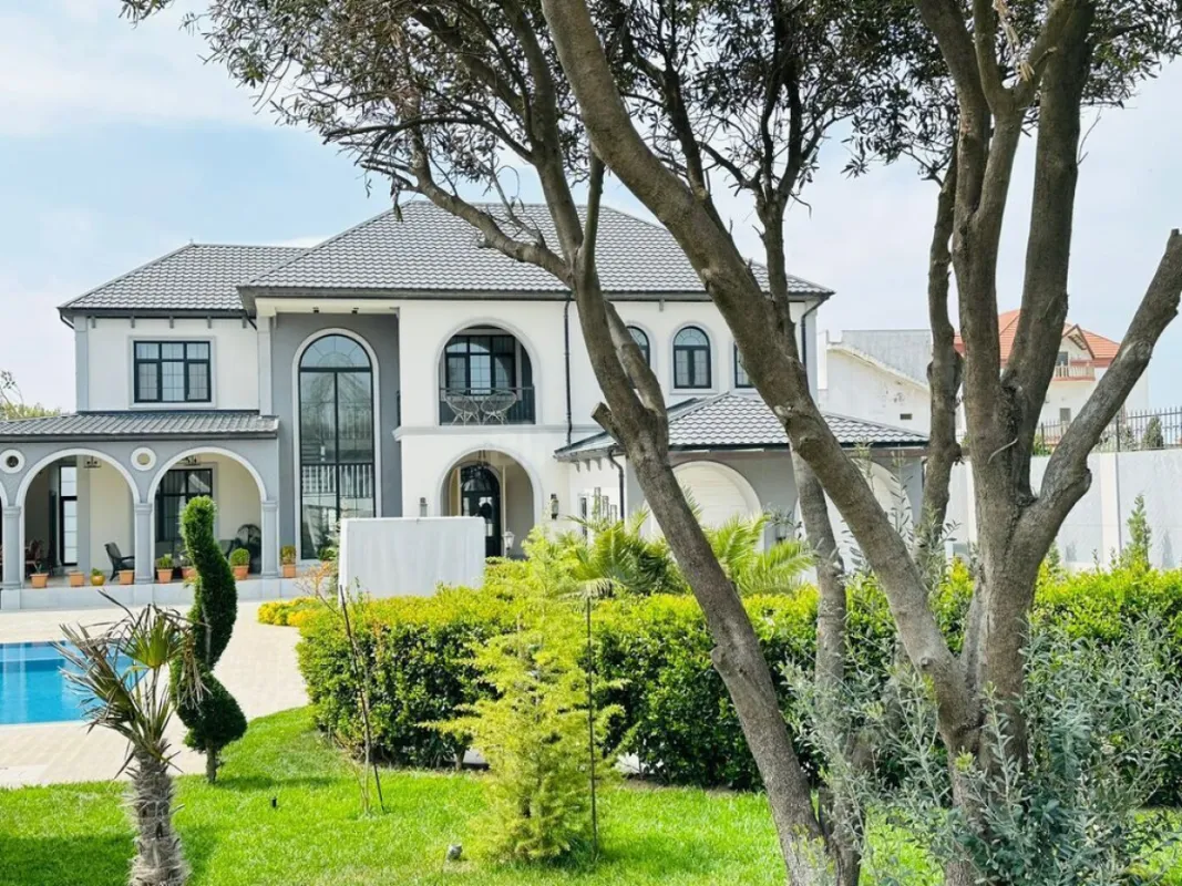 Kirayə verilir 6 otaqlı həyət evi 500 m²