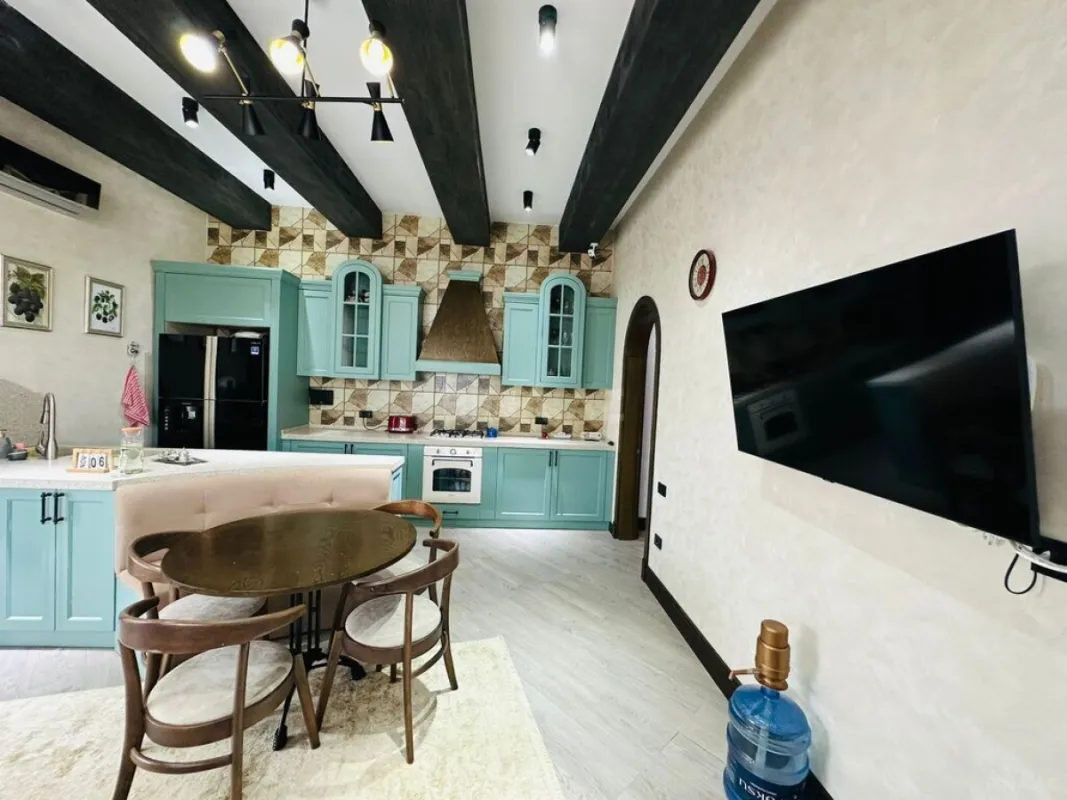 Kirayə verilir 6 otaqlı həyət evi 500 m²