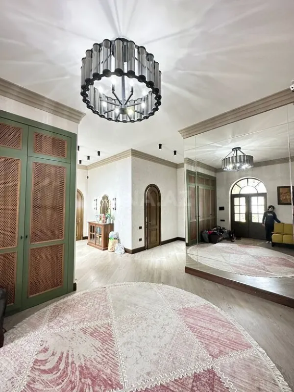 Kirayə verilir 6 otaqlı həyət evi 500 m²