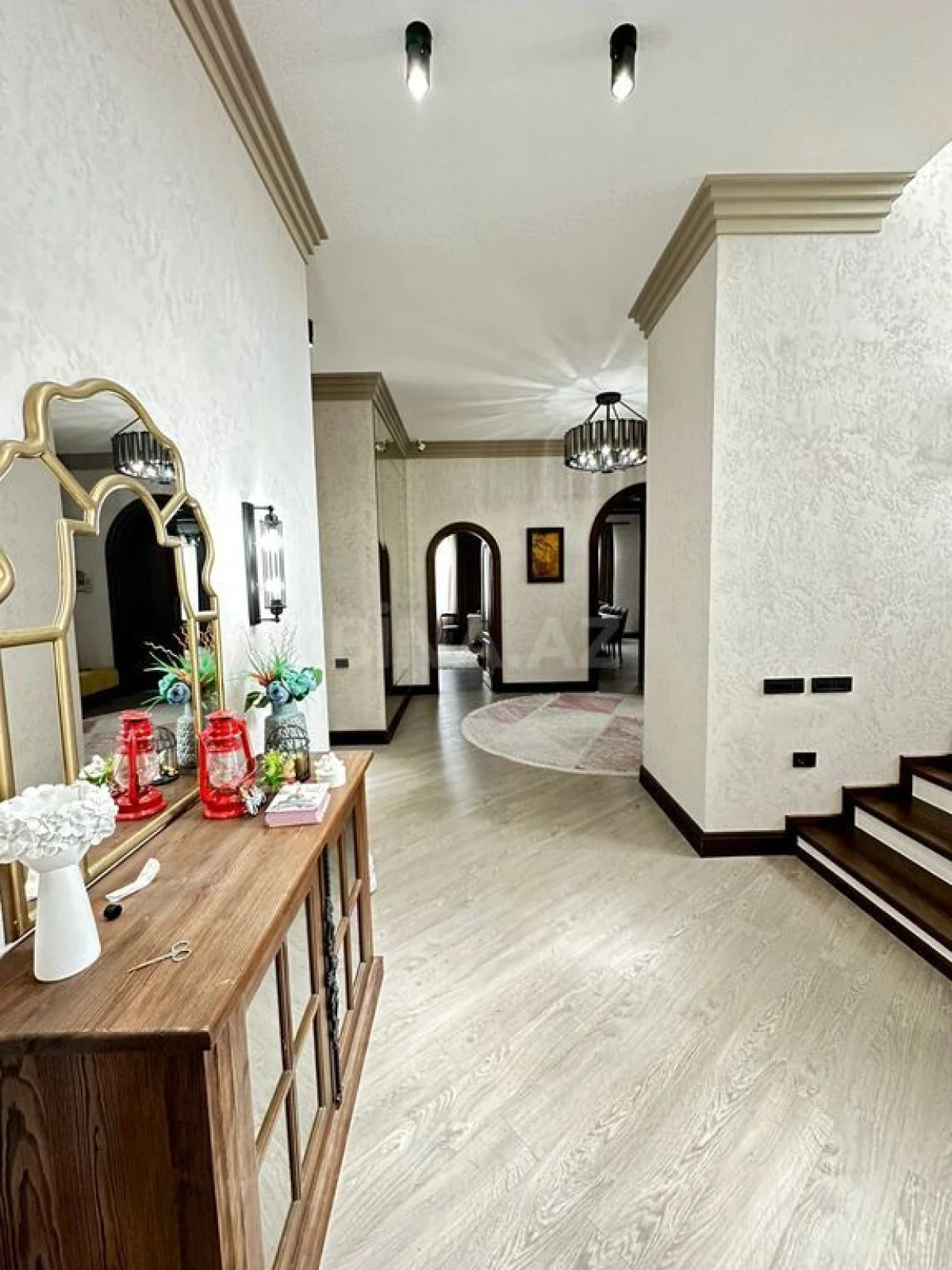 Kirayə verilir 6 otaqlı həyət evi 500 m²