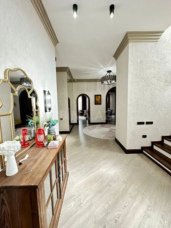 Kirayə verilir 6 otaqlı həyət evi 500 m²