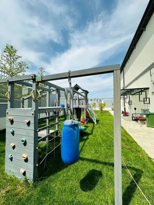 Kirayə verilir 6 otaqlı həyət evi 500 m²