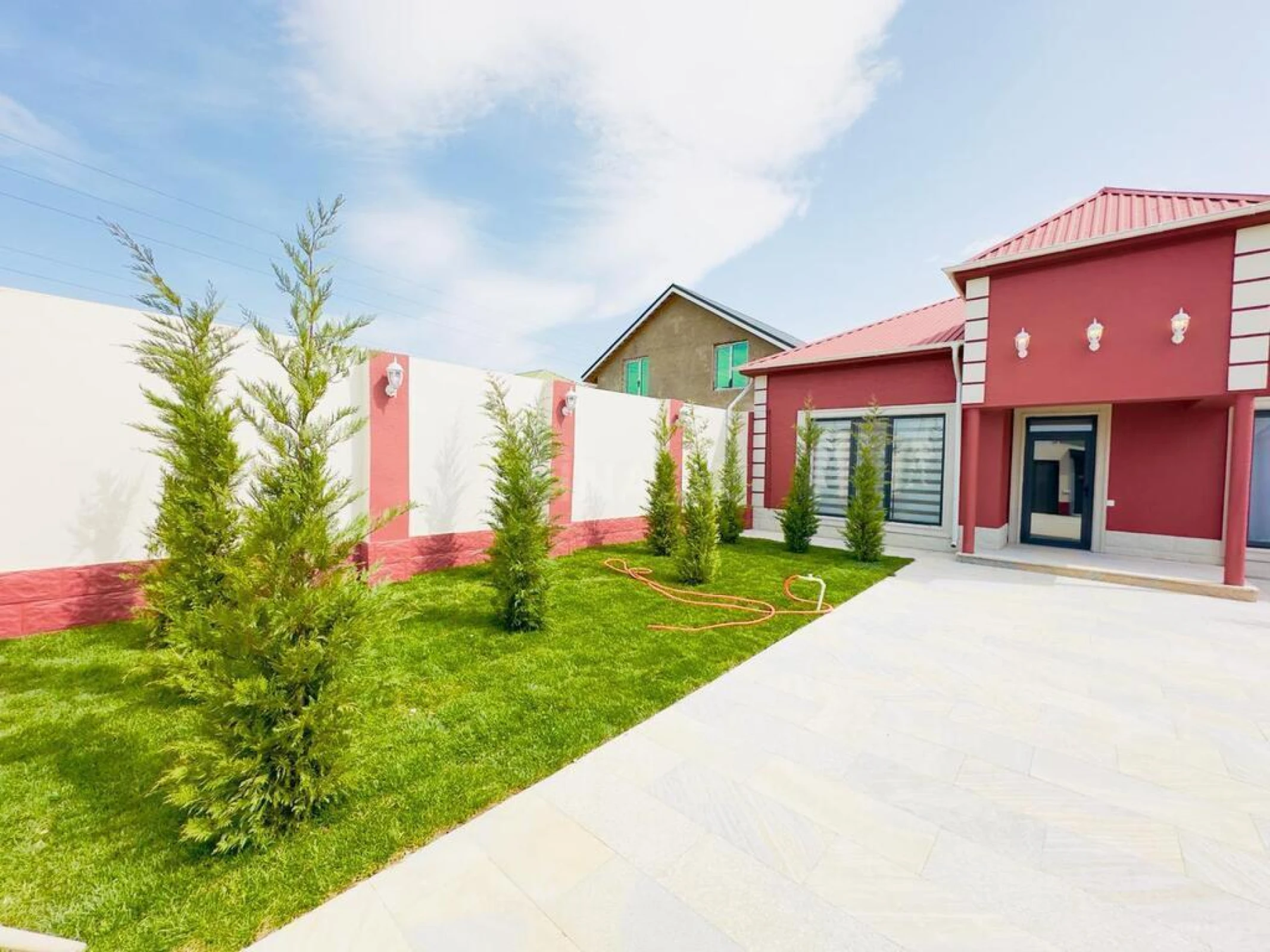 Satılır 4 otaqlı həyət evi 140 m²