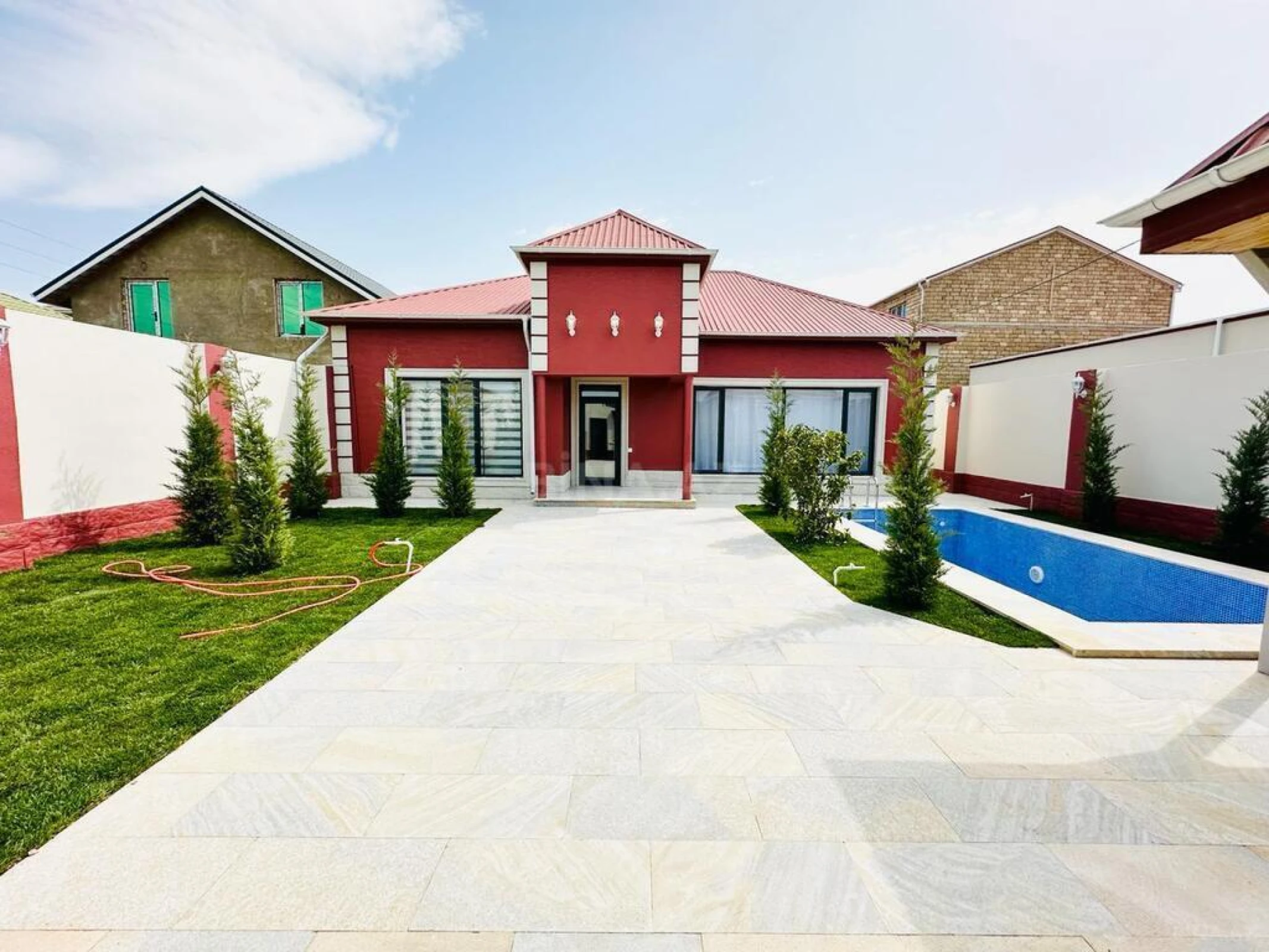 Satılır 4 otaqlı həyət evi 140 m²