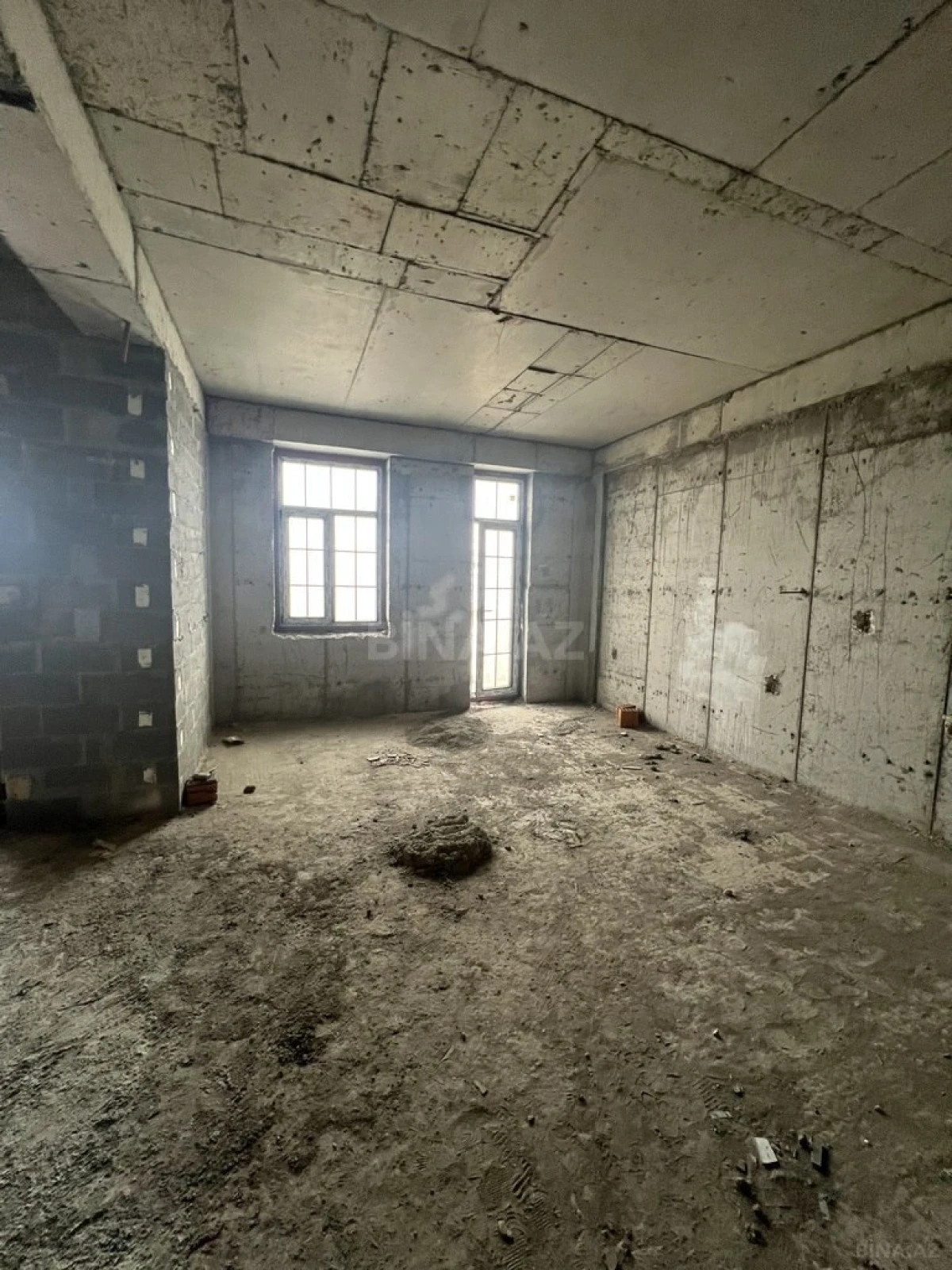 Satılır 4 otaqlı mənzil 161 m²