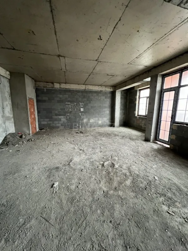 Satılır 4 otaqlı mənzil 161 m²