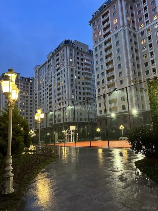 Satılır 4 otaqlı mənzil 161 m²