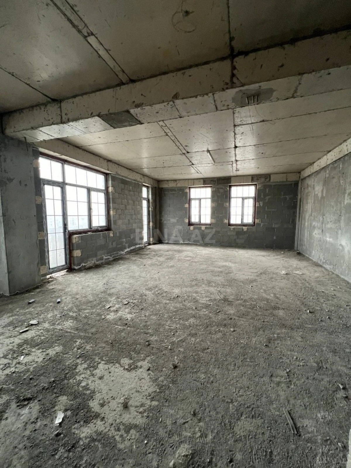 Satılır 4 otaqlı mənzil 161 m²