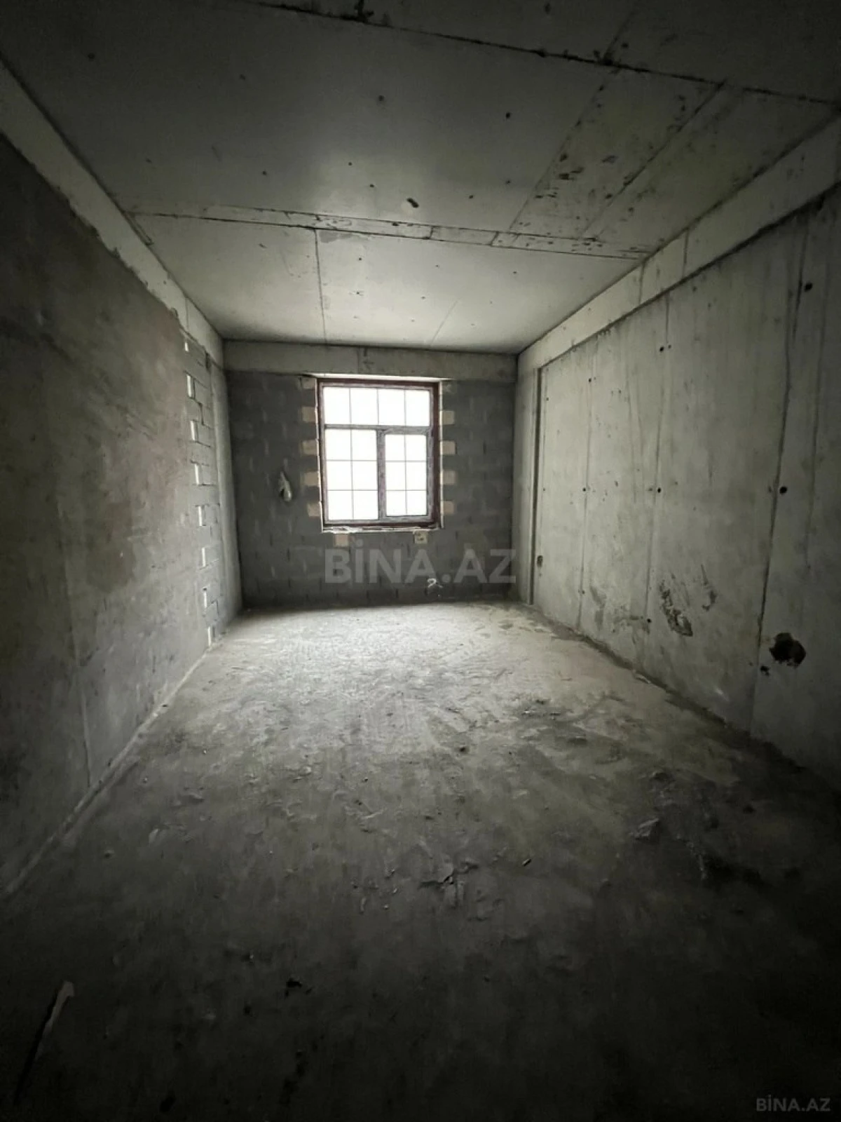 Satılır 4 otaqlı mənzil 161 m²