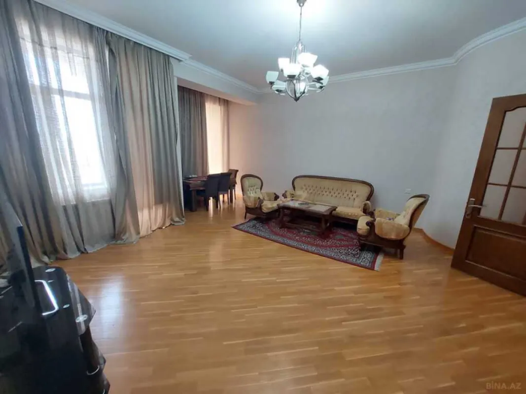Satılır 3 otaqlı mənzil 117 m²