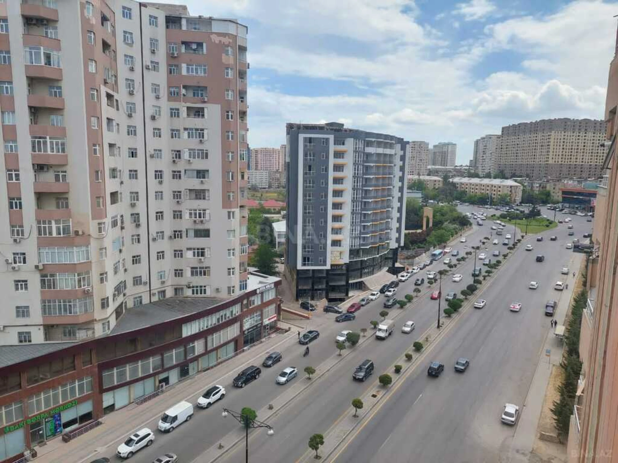 Satılır 3 otaqlı mənzil 117 m²