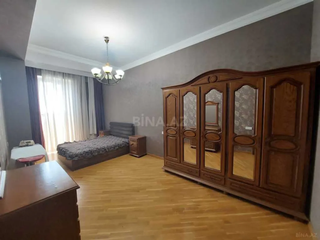 Satılır 3 otaqlı mənzil 117 m²