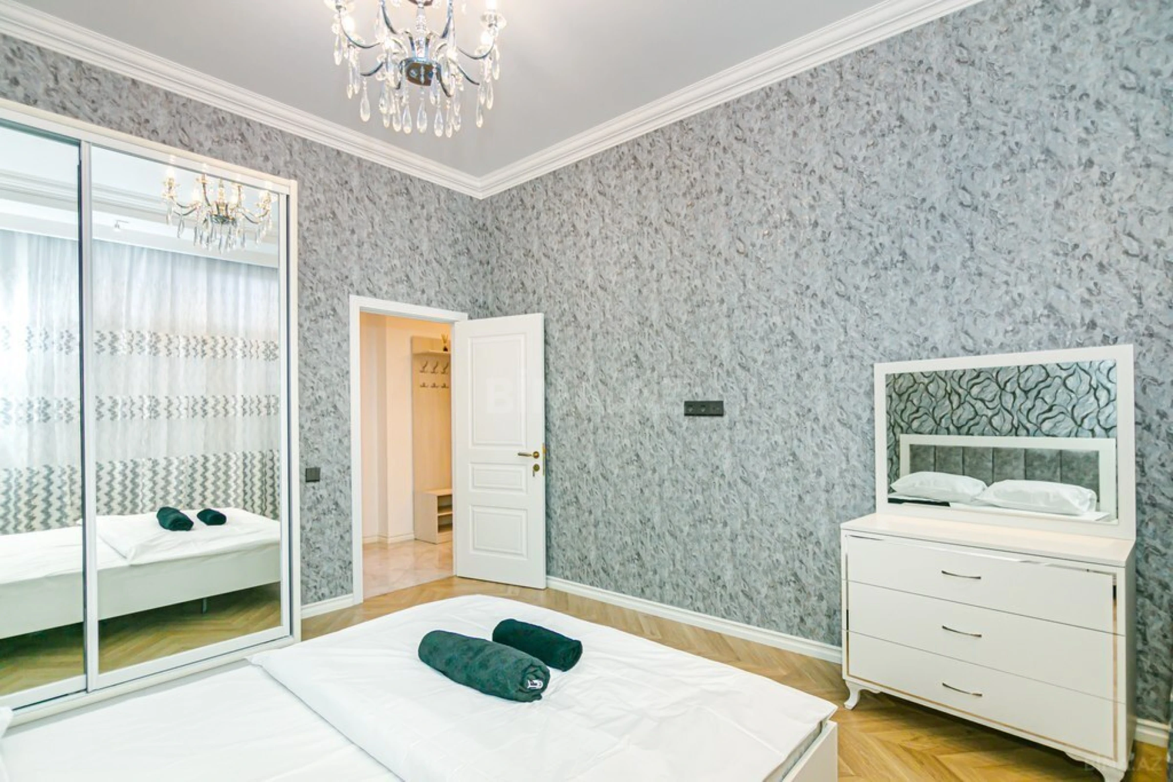 Kirayə verilir 2 otaqlı mənzil 65 m²