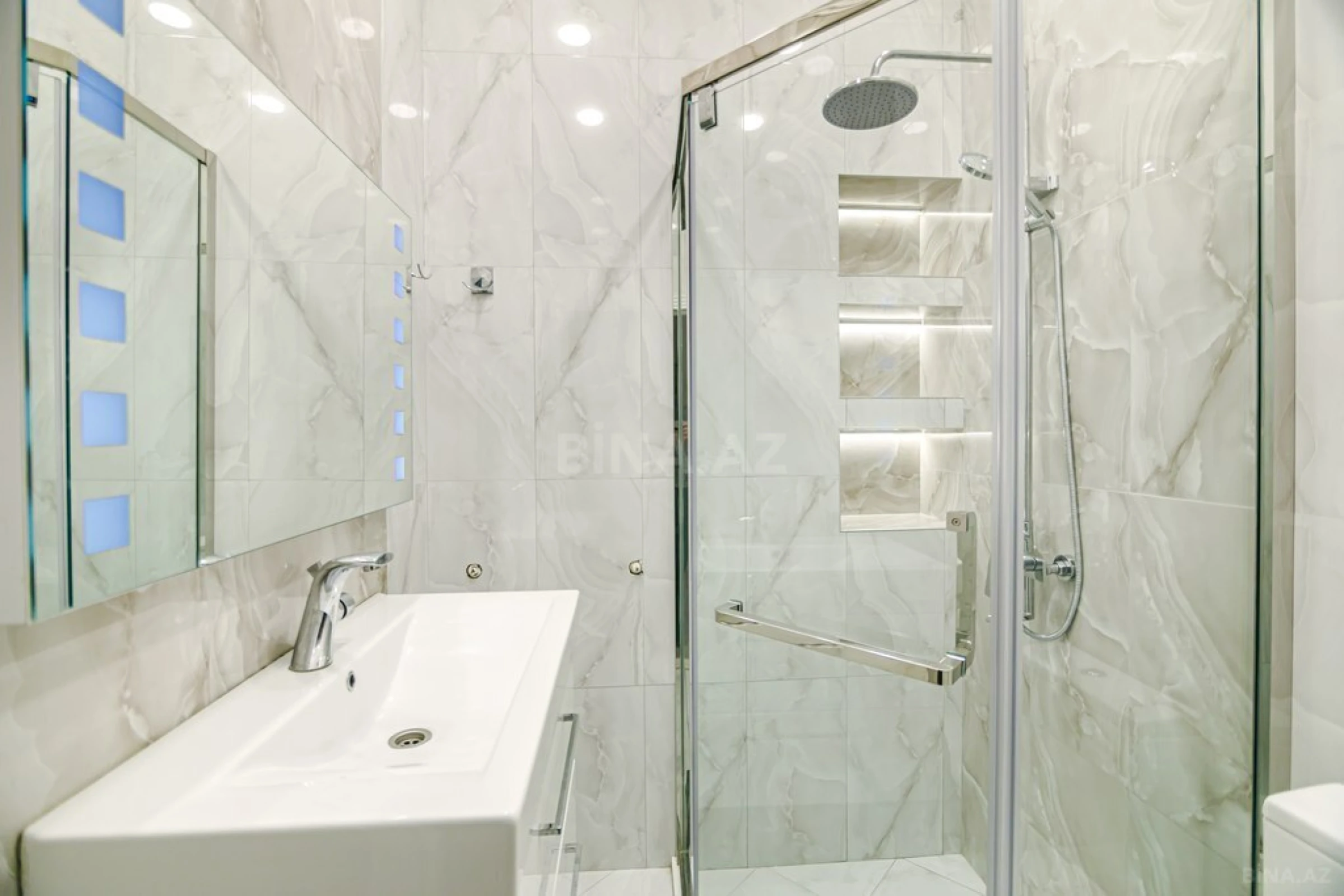 Kirayə verilir 2 otaqlı mənzil 65 m²