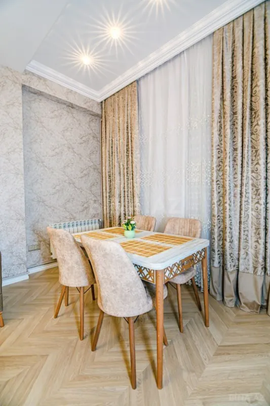 Kirayə verilir 2 otaqlı mənzil 65 m²