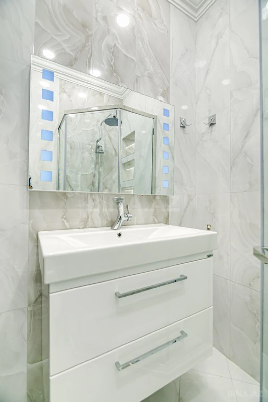 Kirayə verilir 2 otaqlı mənzil 65 m²