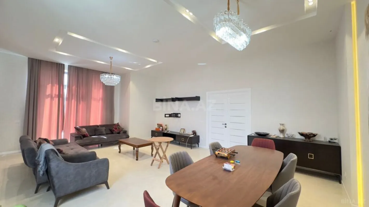 Satılır 8 otaqlı həyət evi 500 m²
