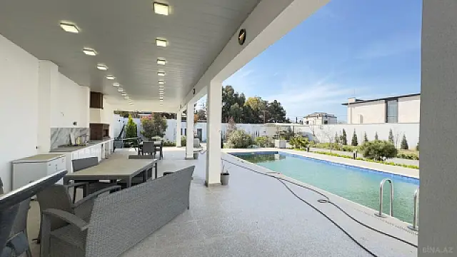 Satılır 8 otaqlı həyət evi 500 m²