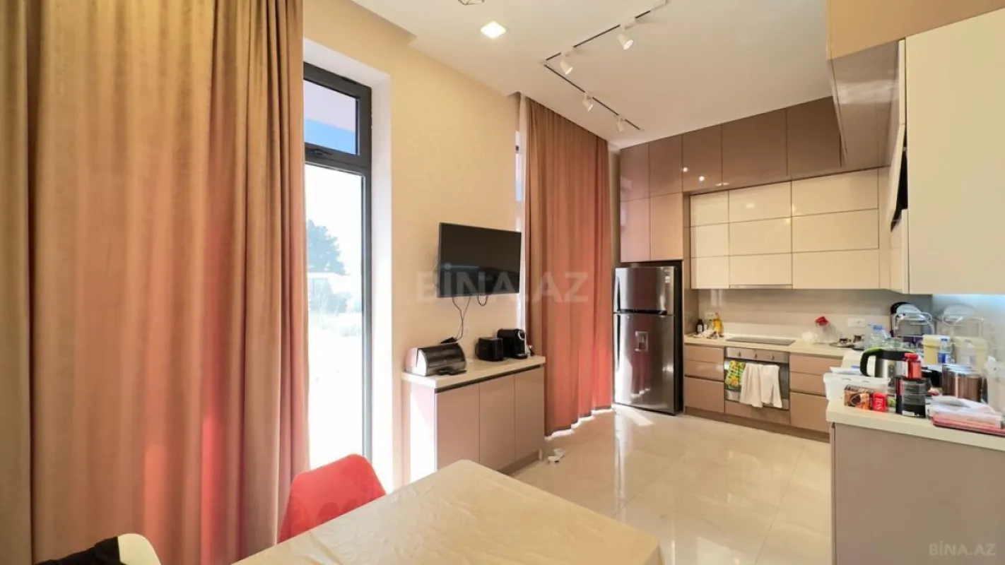 Satılır 8 otaqlı həyət evi 500 m²