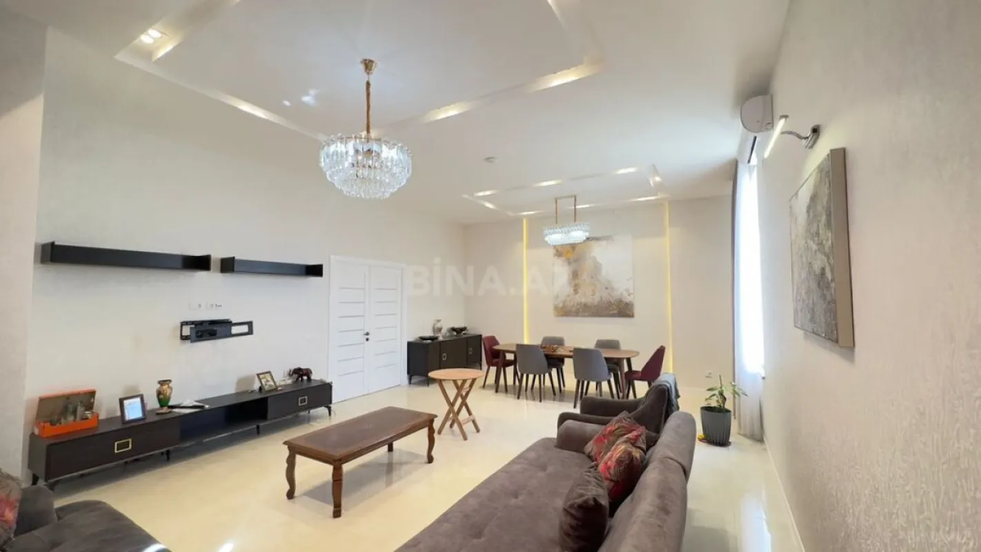 Satılır 8 otaqlı həyət evi 500 m²