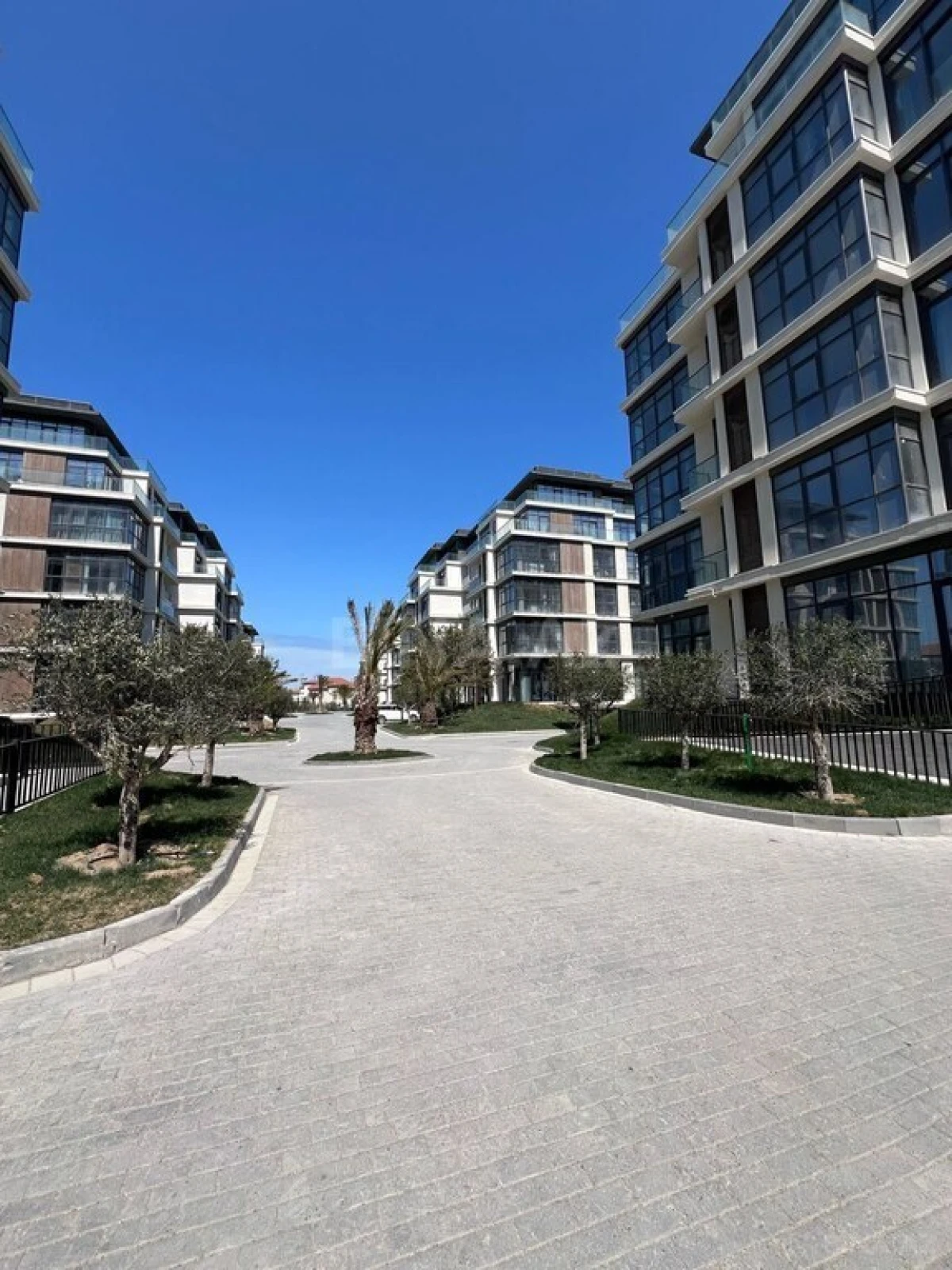 Satılır 2 otaqlı mənzil 85.6 m²