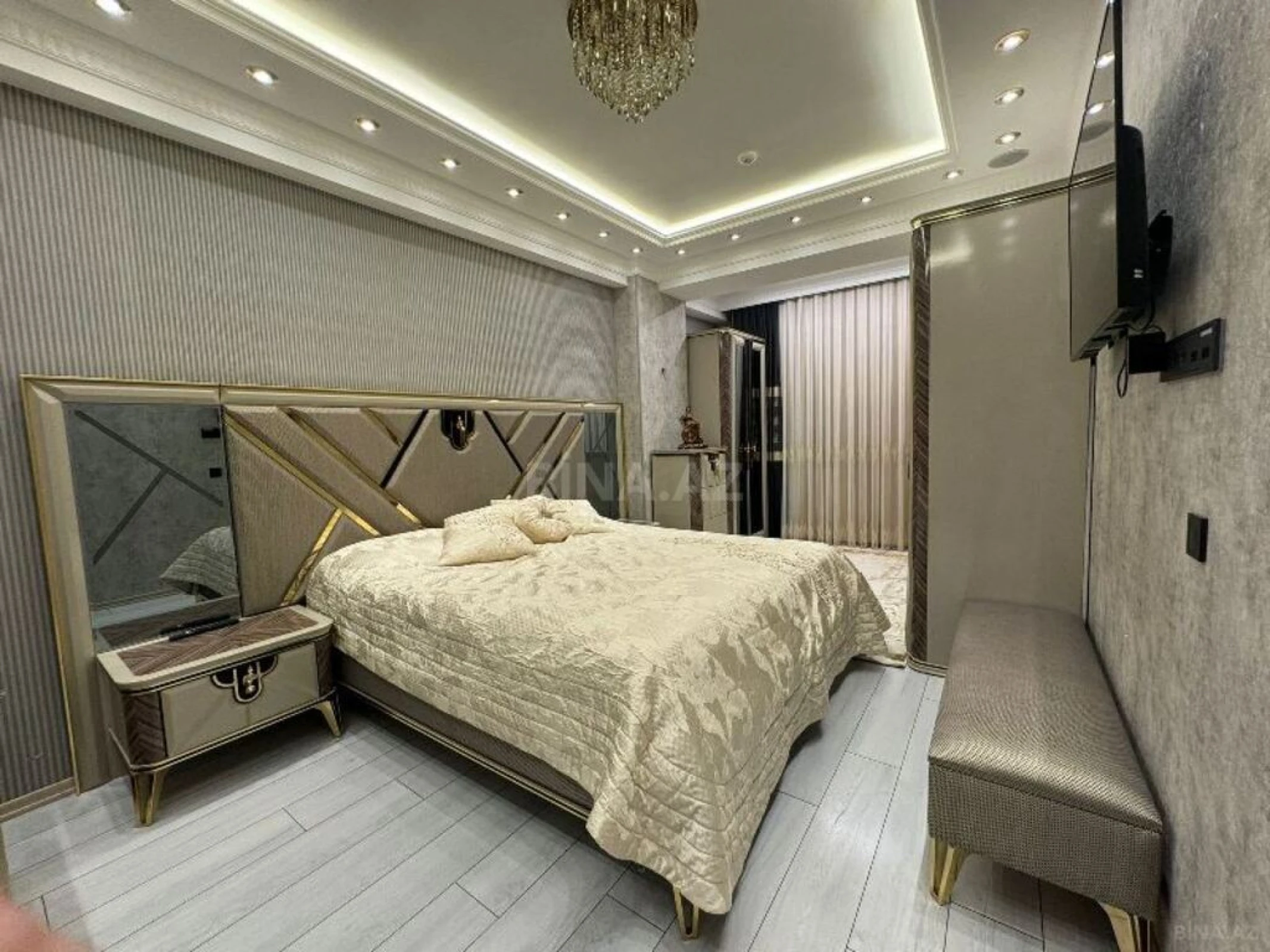 Satılır 3 otaqlı mənzil 147 m²