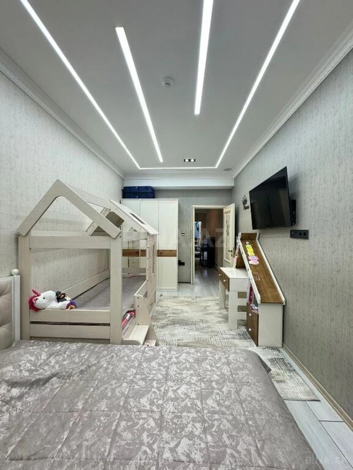 Satılır 3 otaqlı mənzil 147 m²