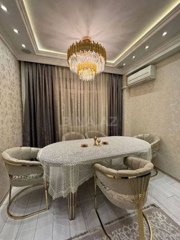 Satılır 3 otaqlı mənzil 147 m²