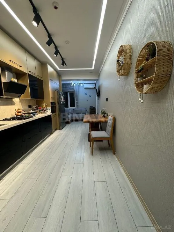 Satılır 3 otaqlı mənzil 147 m²