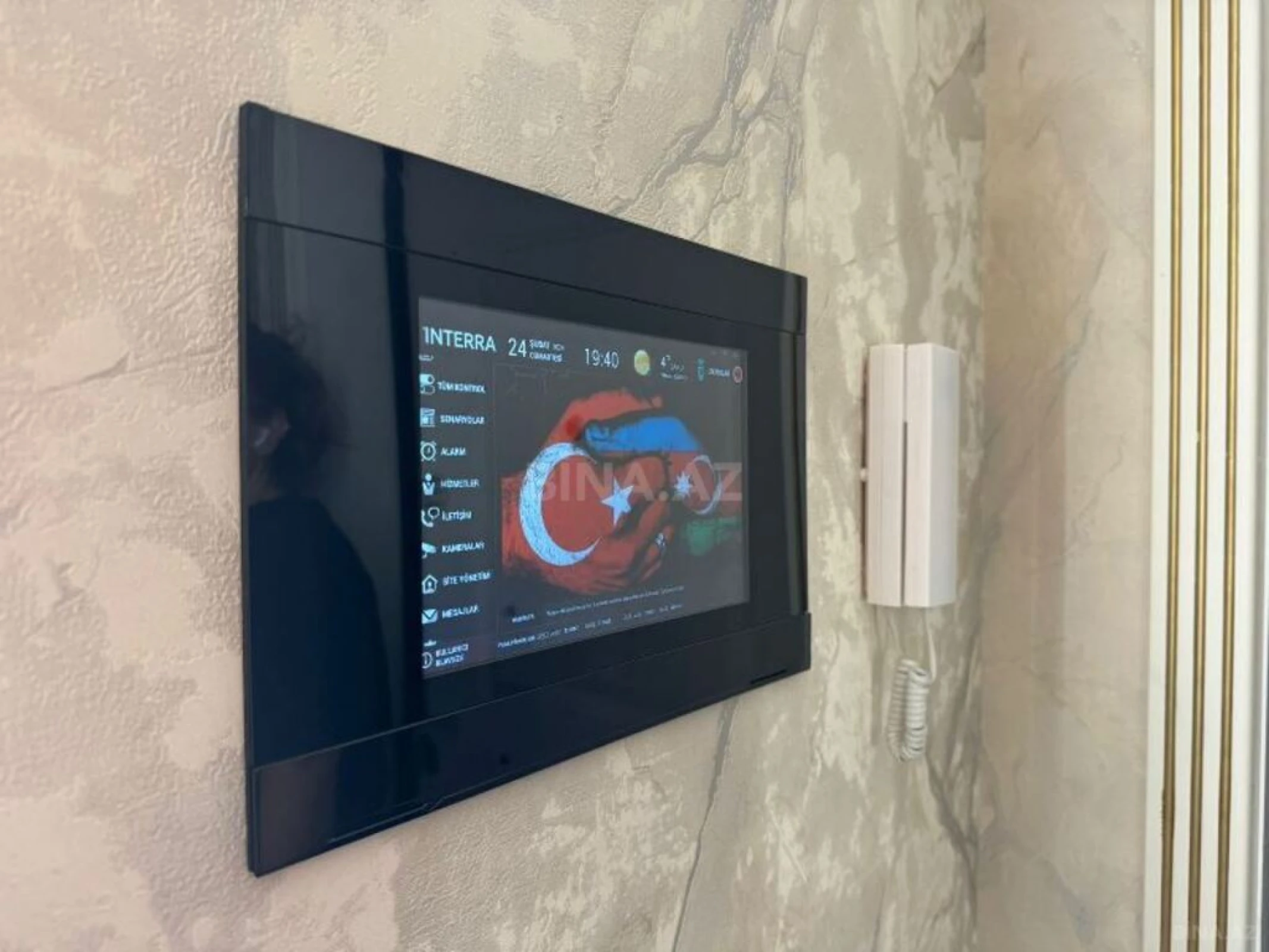 Satılır 3 otaqlı mənzil 147 m²